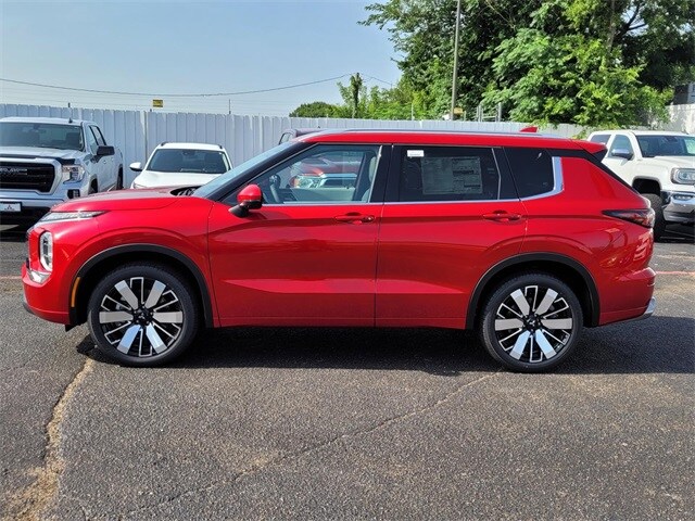 2025 Mitsubishi Outlander SEL photo 2