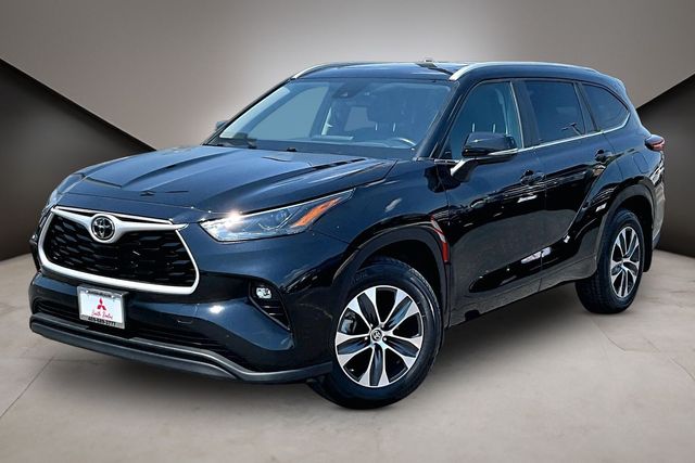 Used 2025 Toyota Highlander XLE