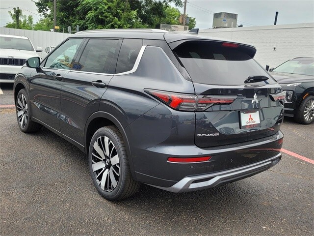 2025 Mitsubishi Outlander SEL photo 3