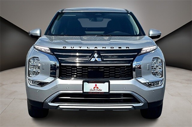 2025 Mitsubishi Outlander SE photo 3