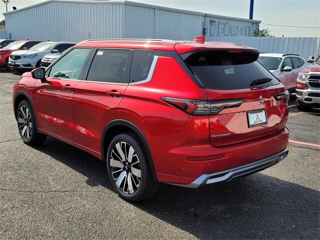 2025 Mitsubishi Outlander SEL photo 3