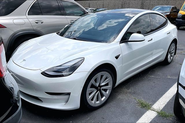 2021 Tesla Model 3 Standard Range Plus's photo