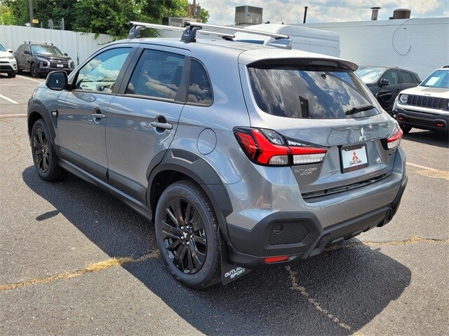 2025 Mitsubishi Outlander Sport SE photo 2