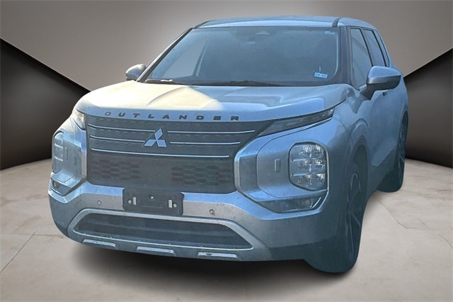 2022 Mitsubishi Outlander SE's photo