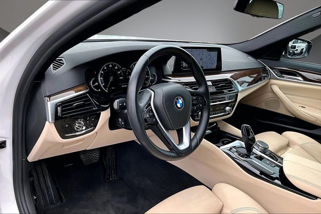 2017 BMW 5 Series 530i - Photo 14