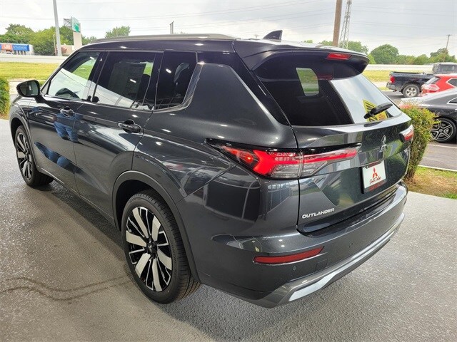2025 Mitsubishi Outlander SEL photo 3