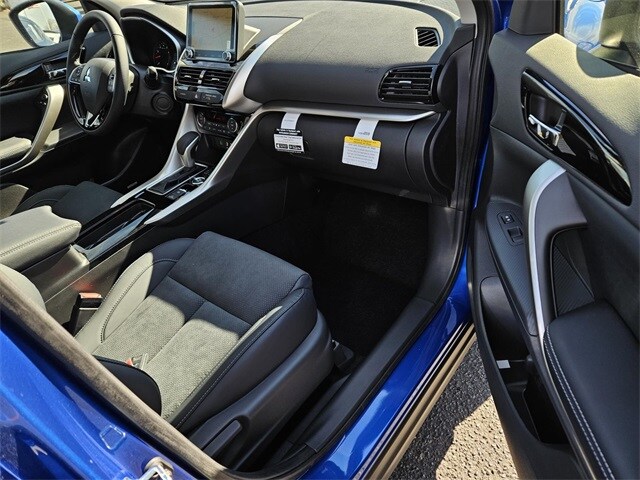 2025 Mitsubishi Eclipse Cross SE photo 3
