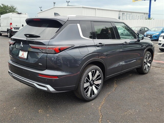 2025 Mitsubishi Outlander SEL photo 4
