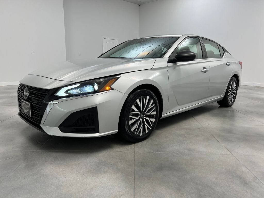 Used 2024 Nissan Altima 2.5 SV Sedan