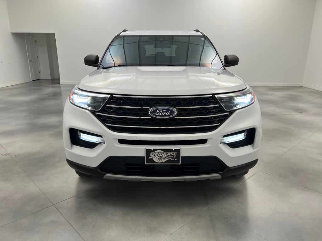 2024 Ford Explorer XLT photo 2