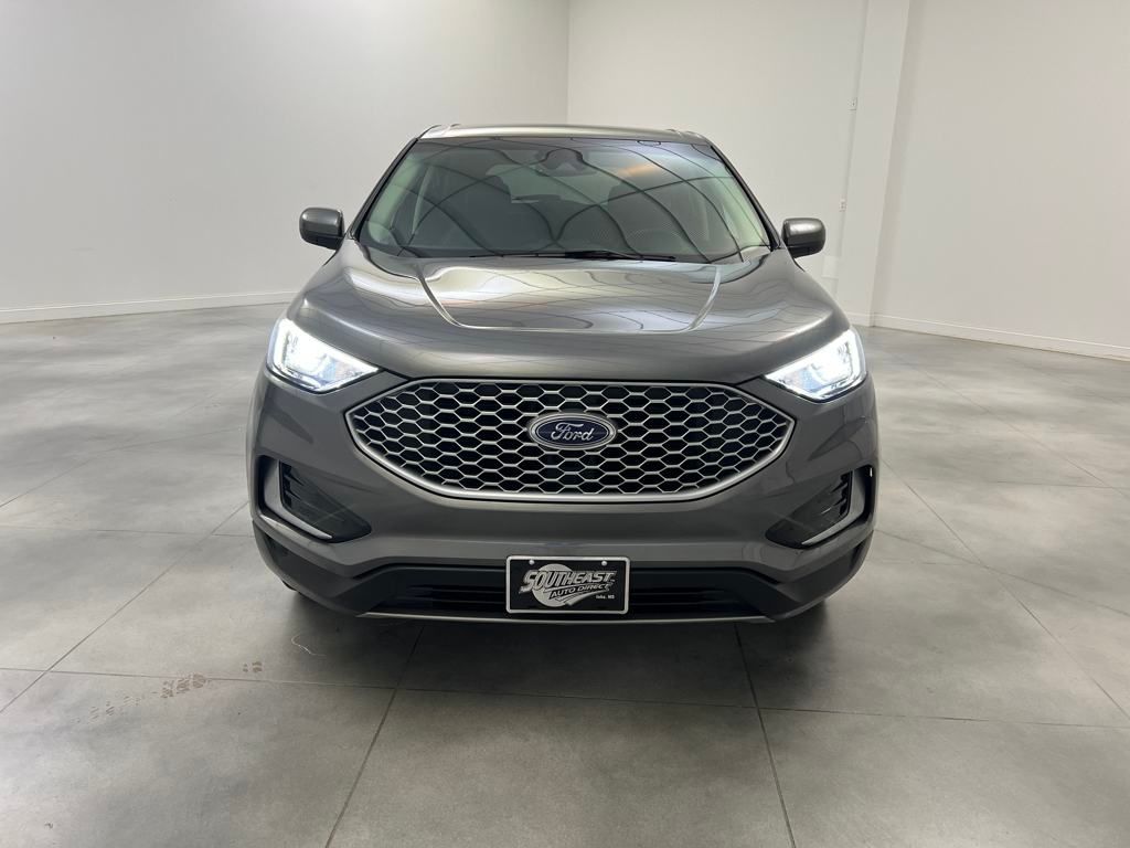 2024 Ford Edge SEL photo 2