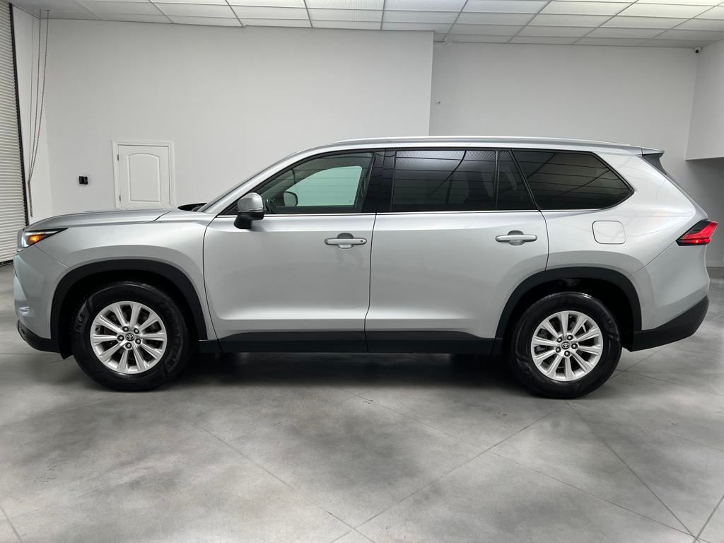 2024 Toyota Grand Highlander XLE photo 3