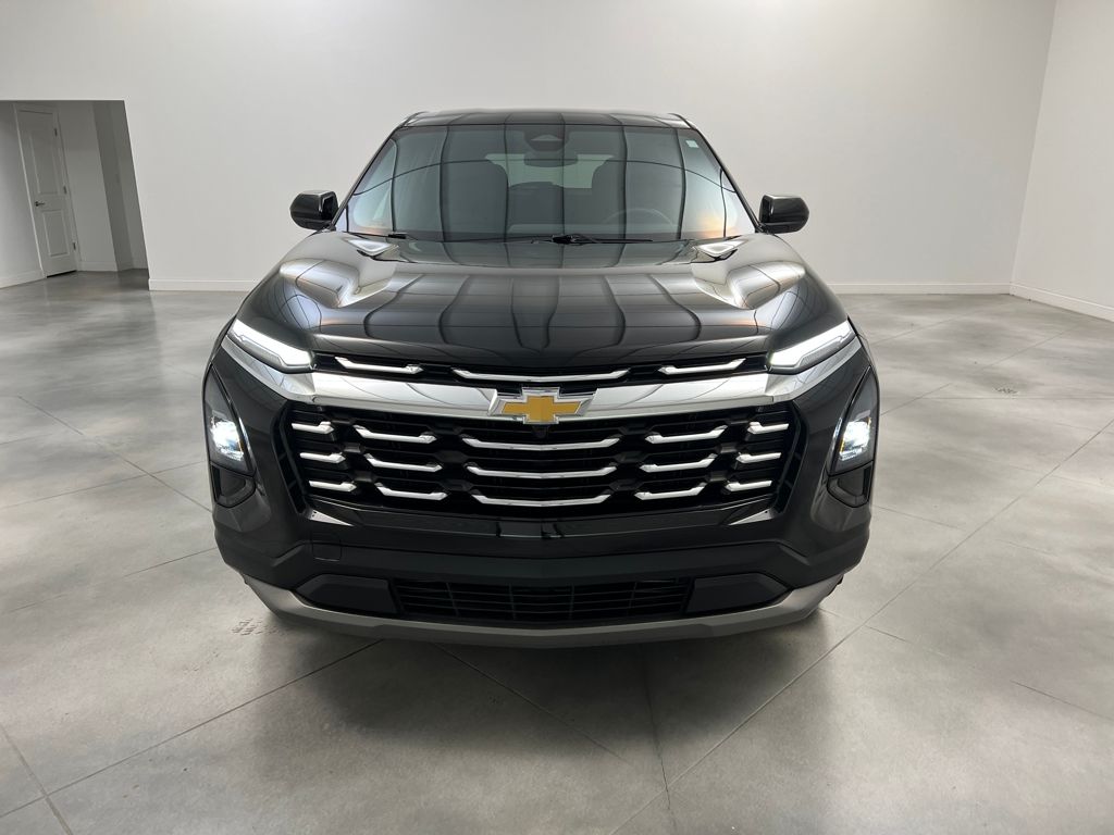 2025 Chevrolet Equinox LT photo 2
