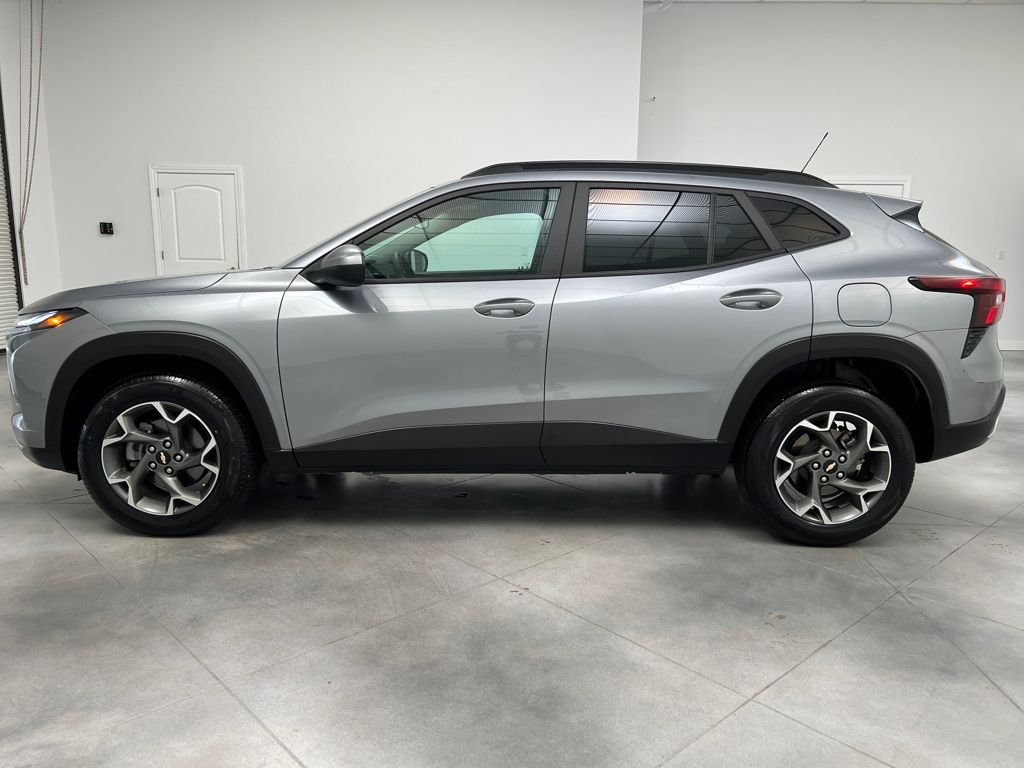 2024 Chevrolet Trax LT photo 4