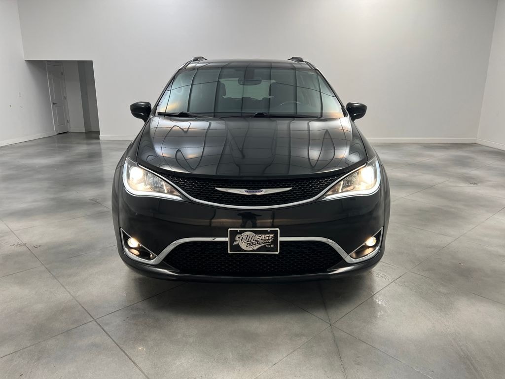 Used 2020 Chrysler Pacifica Touring L Minivan/Van
