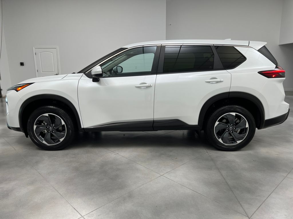 2024 Nissan Rogue SV photo 4