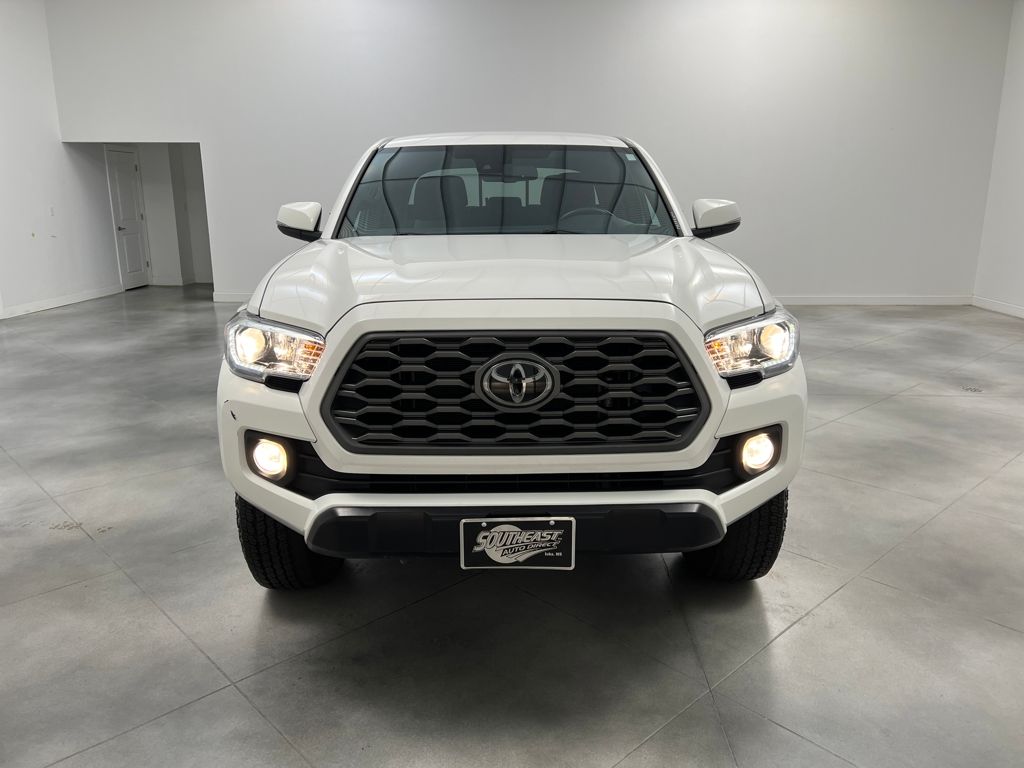 2023 Toyota Tacoma TRD Off-Road photo 2