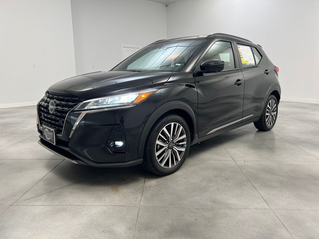 Used 2024 Nissan Kicks SR SUV