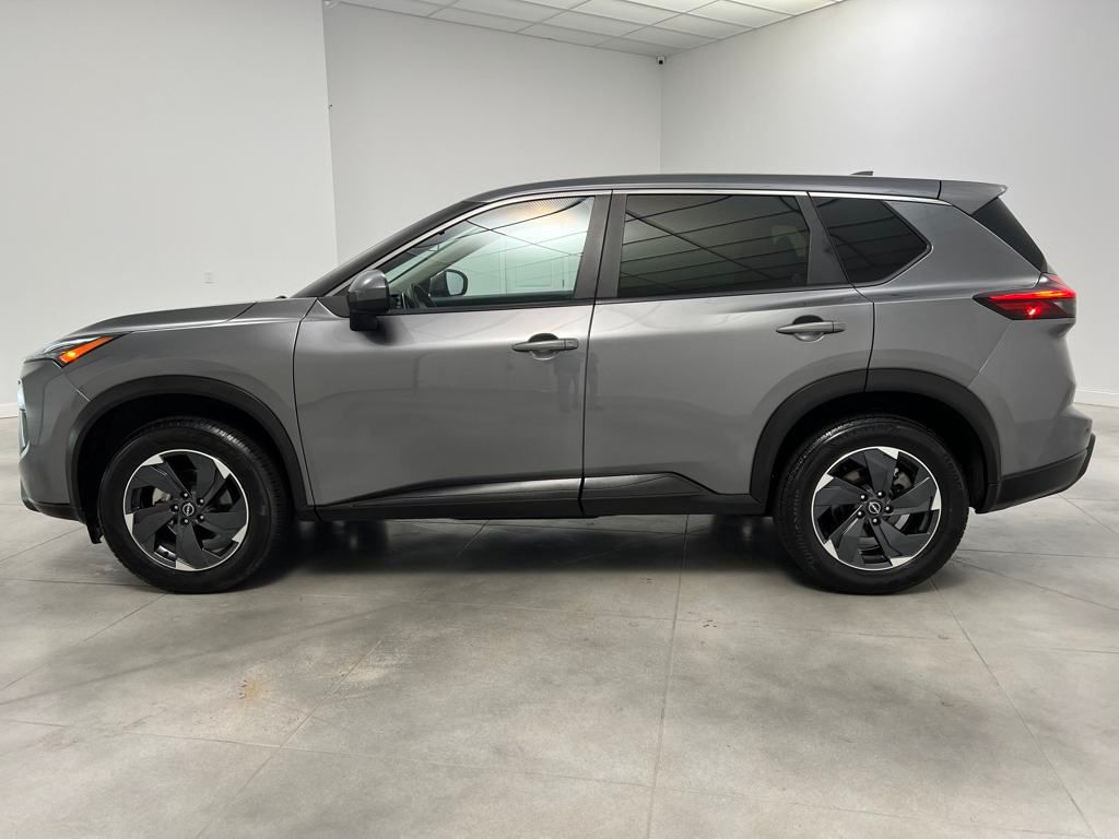 2024 Nissan Rogue SV photo 4