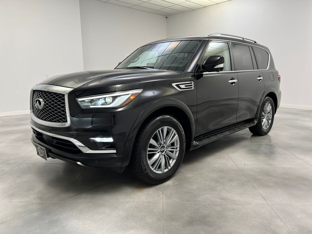 2023 Infiniti QX80 Luxe photo 3