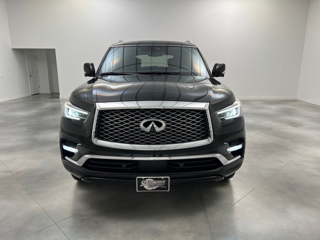 2023 Infiniti QX80 Luxe photo 2