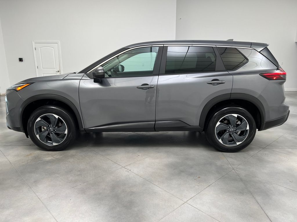 2024 Nissan Rogue SV photo 3