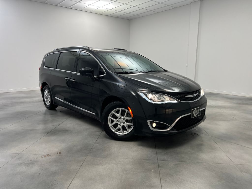 2020 Chrysler Pacifica Touring L's photo