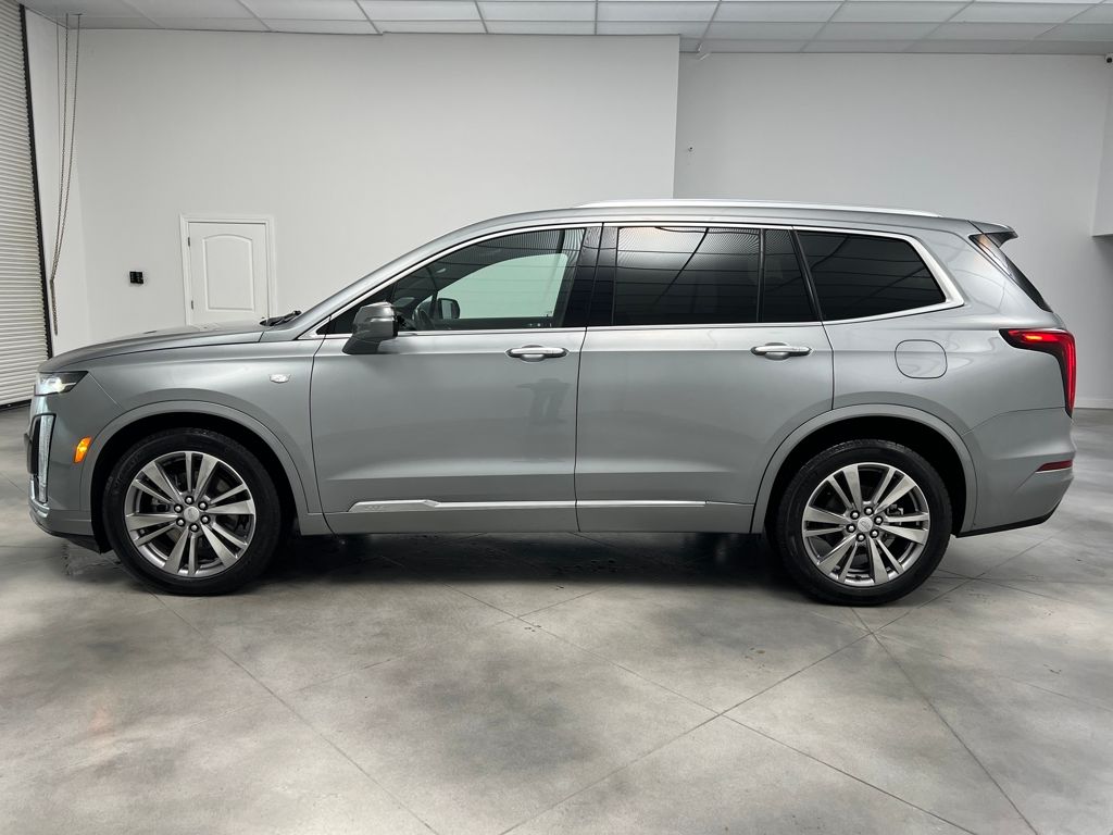 2025 Cadillac XT6 Premium Luxury photo 3