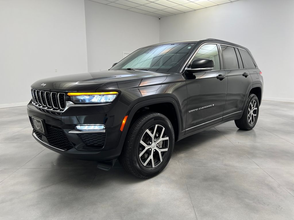2024 Jeep Grand Cherokee Limited photo 2