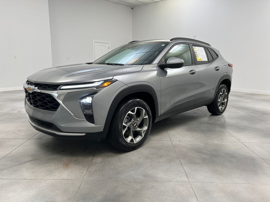 Used 2025 Chevrolet Trax LT SUV