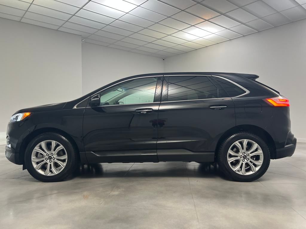 2024 Ford Edge Titanium photo 4