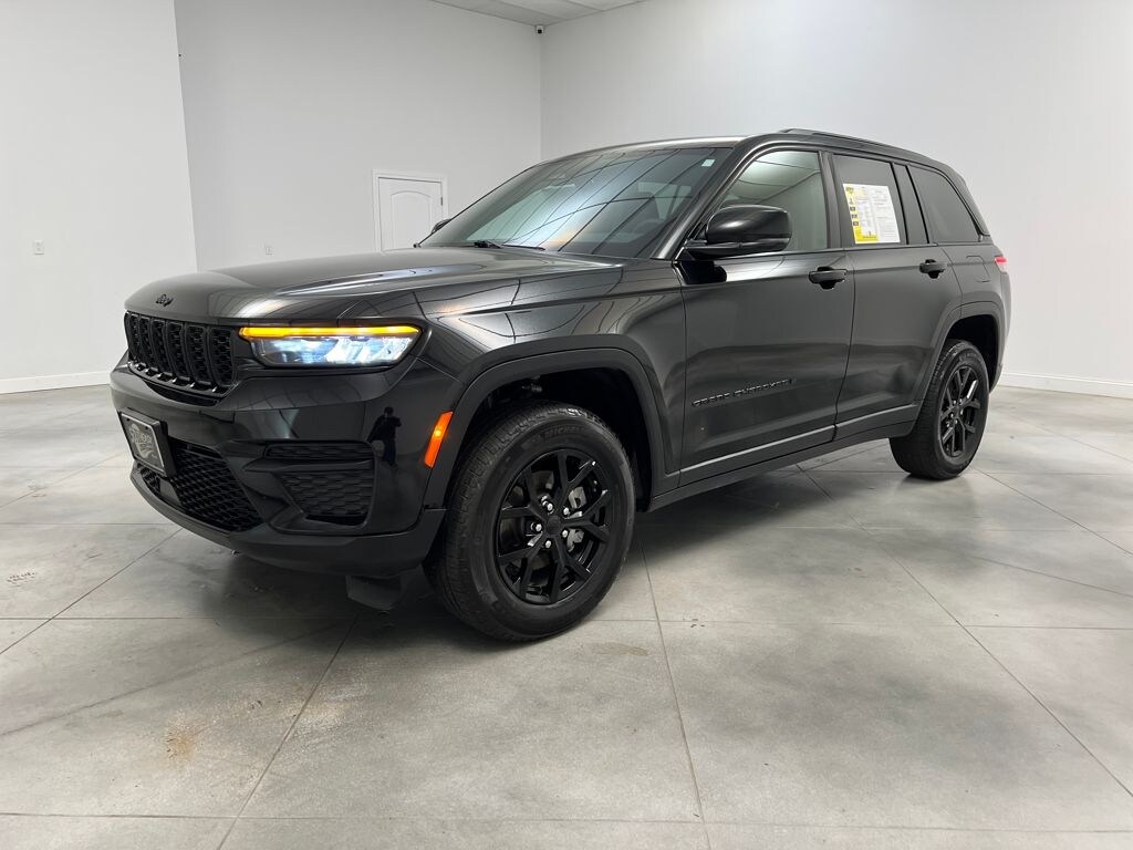 Used 2025 Jeep Grand Cherokee Altitude SUV