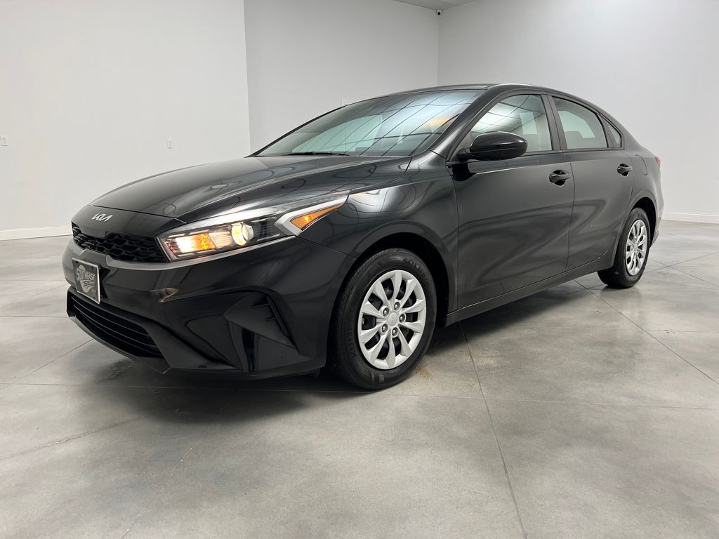 2024 Kia Forte LX photo 2