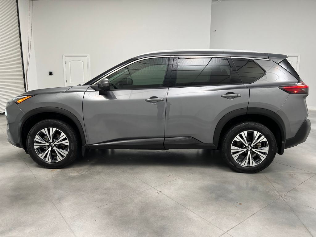 2021 Nissan Rogue SV photo 3