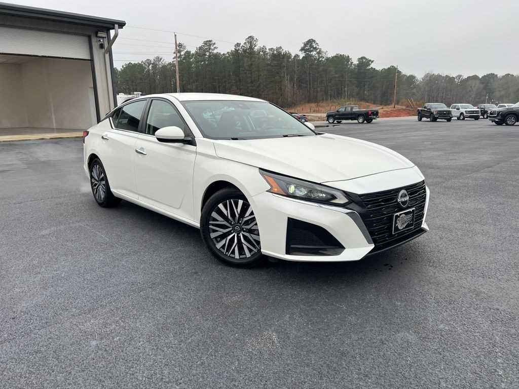 Used 2023 Nissan Altima 2.5 SV Sedan
