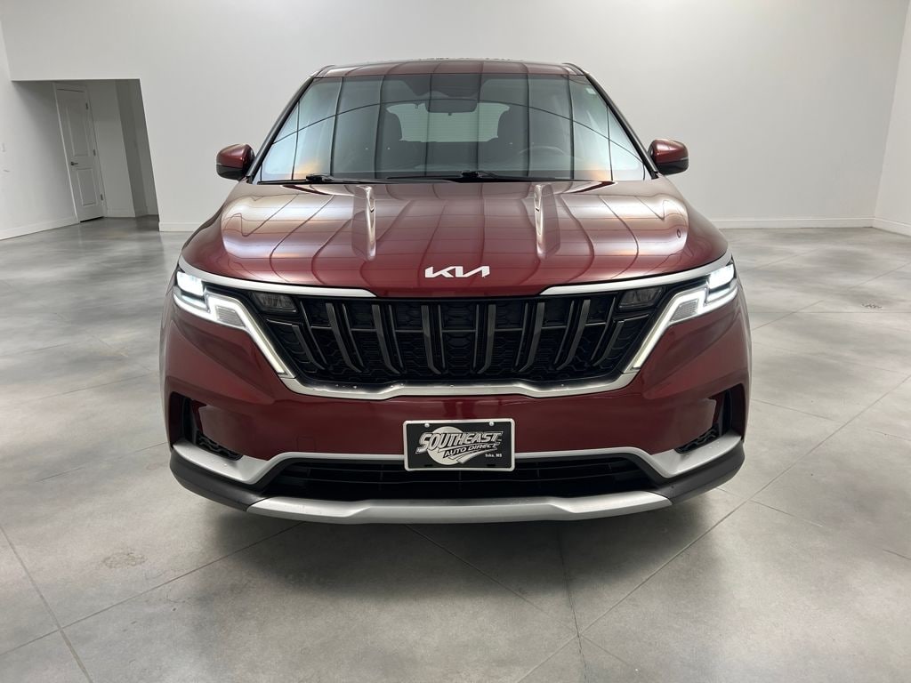 Used 2024 Kia Carnival LX Minivan/Van