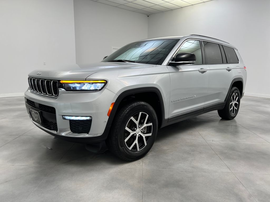 2024 Jeep Grand Cherokee Limited photo 3