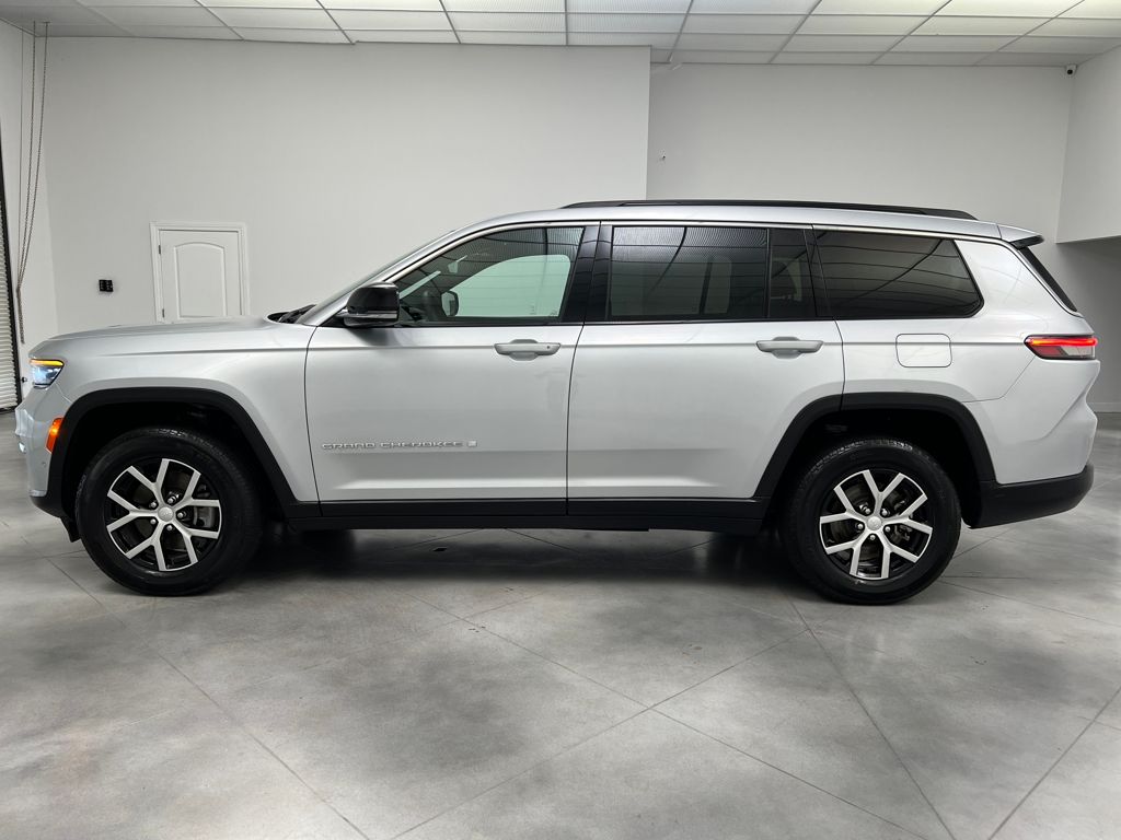 2024 Jeep Grand Cherokee Limited photo 4