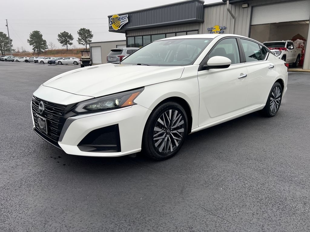 Used 2023 Nissan Altima 2.5 SV Sedan