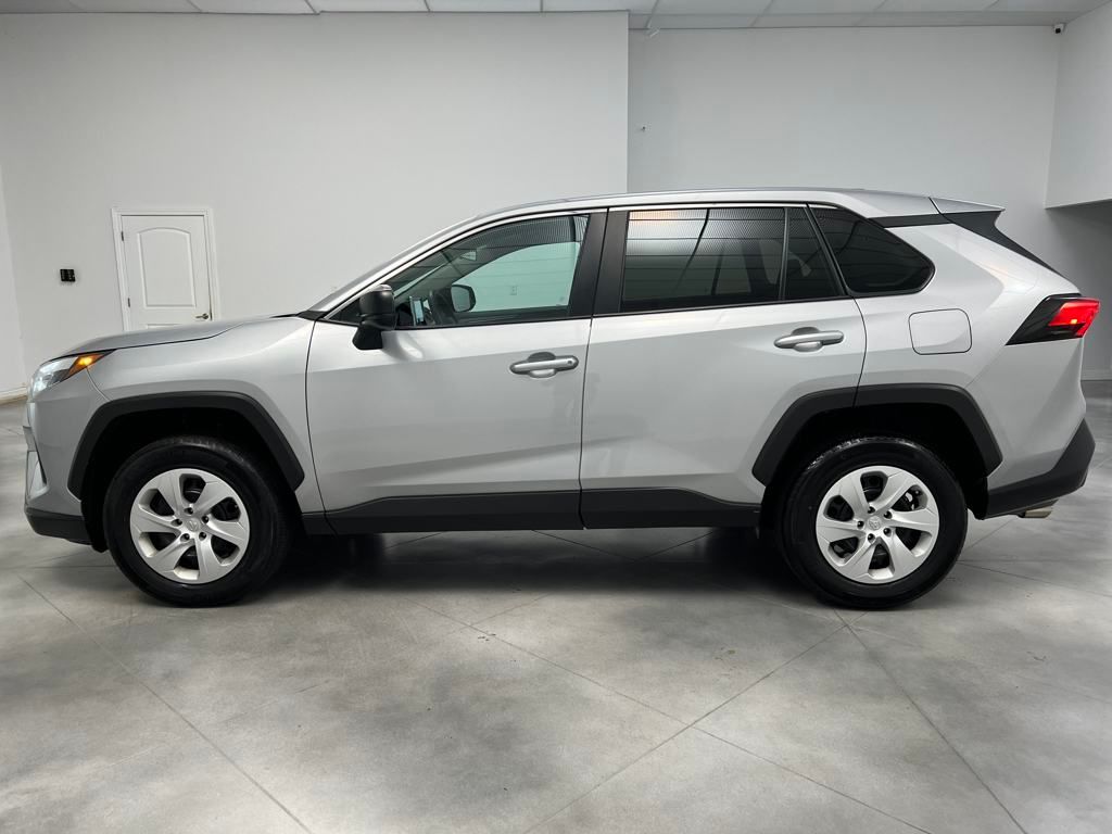 2024 Toyota RAV4 LE photo 3