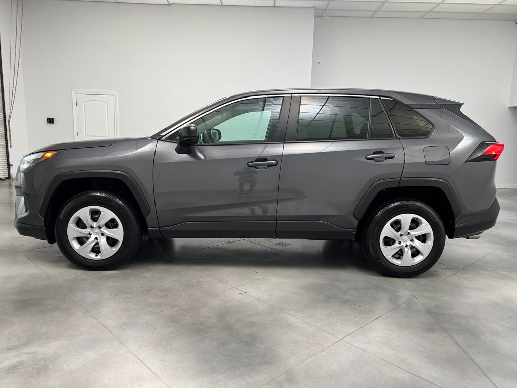 2024 Toyota RAV4 LE photo 4