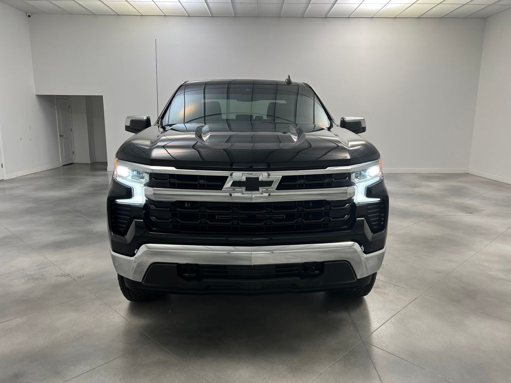 2024 Chevrolet Silverado 1500 LT photo 2