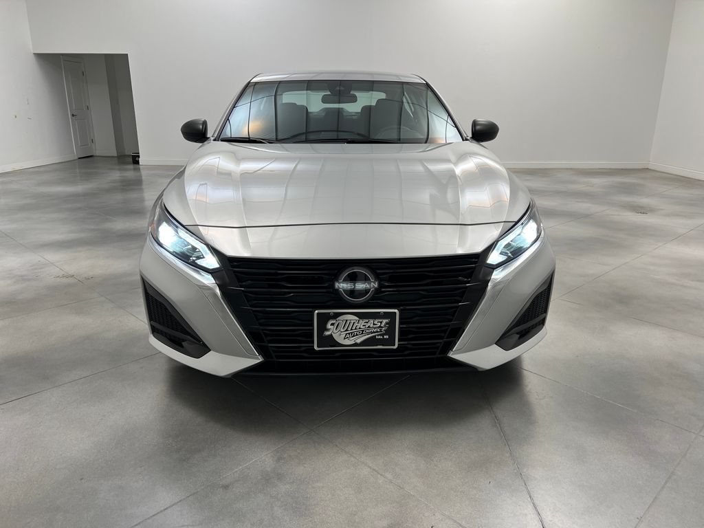 2024 Nissan Altima 2.5 SV photo 2