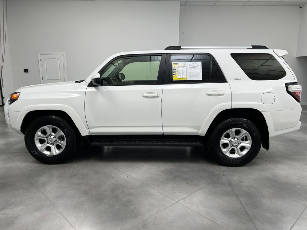 2024 Toyota 4Runner SR5 photo 4