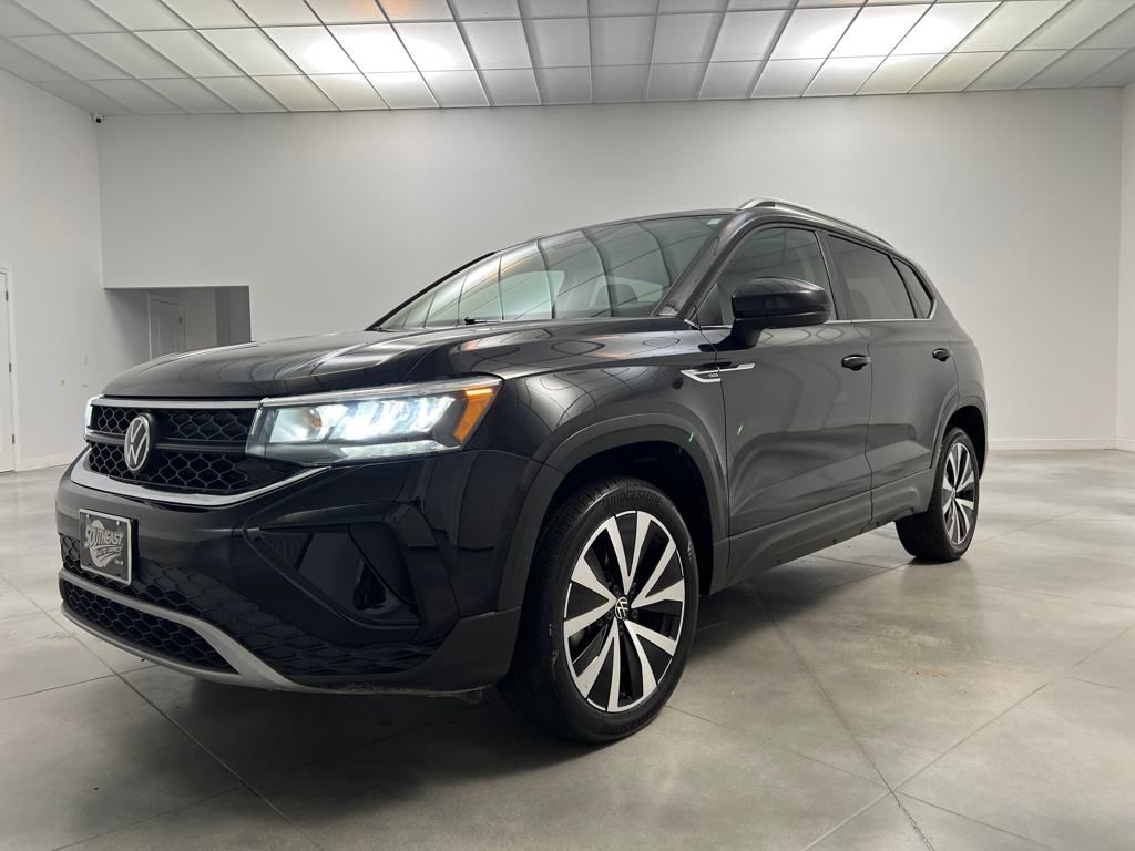 2024 Volkswagen Taos SE photo 3
