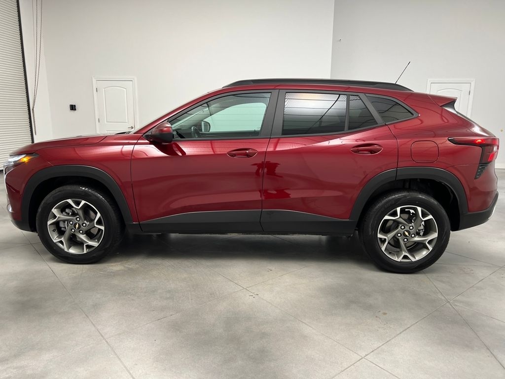 Used 2025 Chevrolet Trax LT SUV