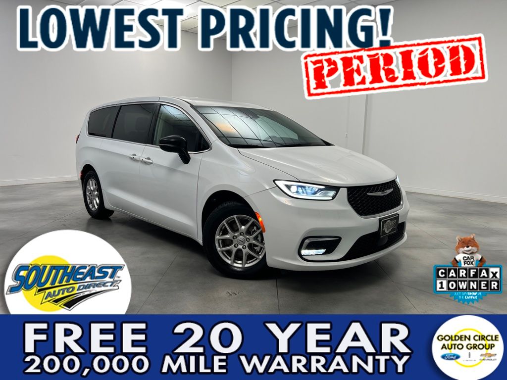 2024 Chrysler Pacifica Touring L's photo