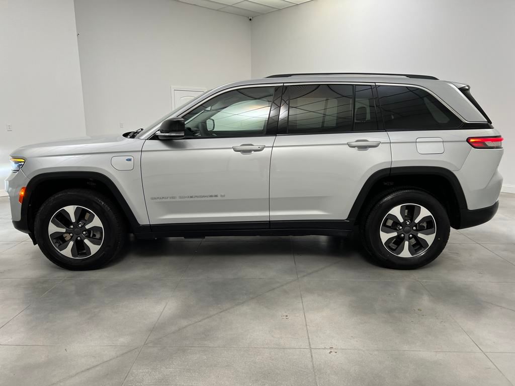 2023 Jeep Grand Cherokee 4xe photo 4