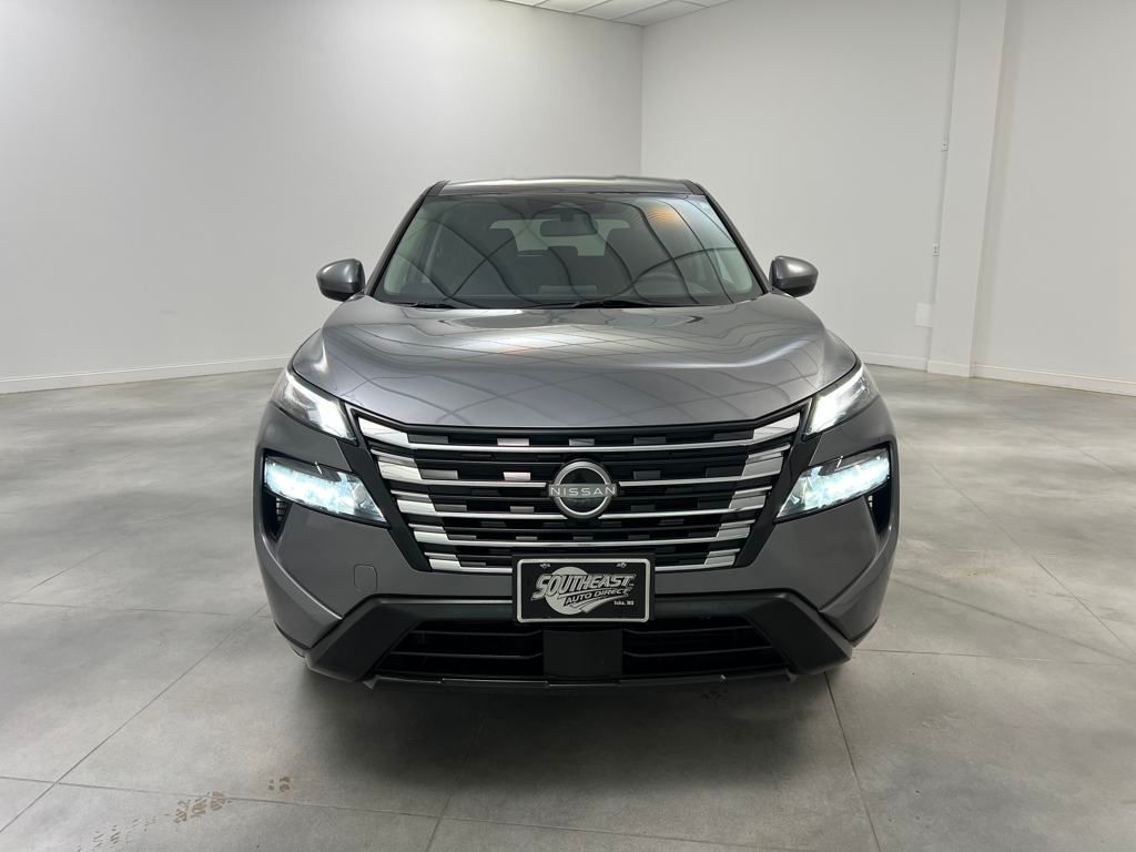 2024 Nissan Rogue SV photo 2