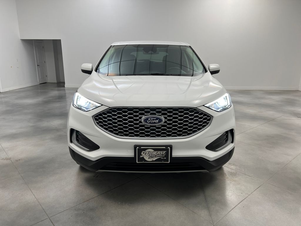 2024 Ford Edge SEL photo 2